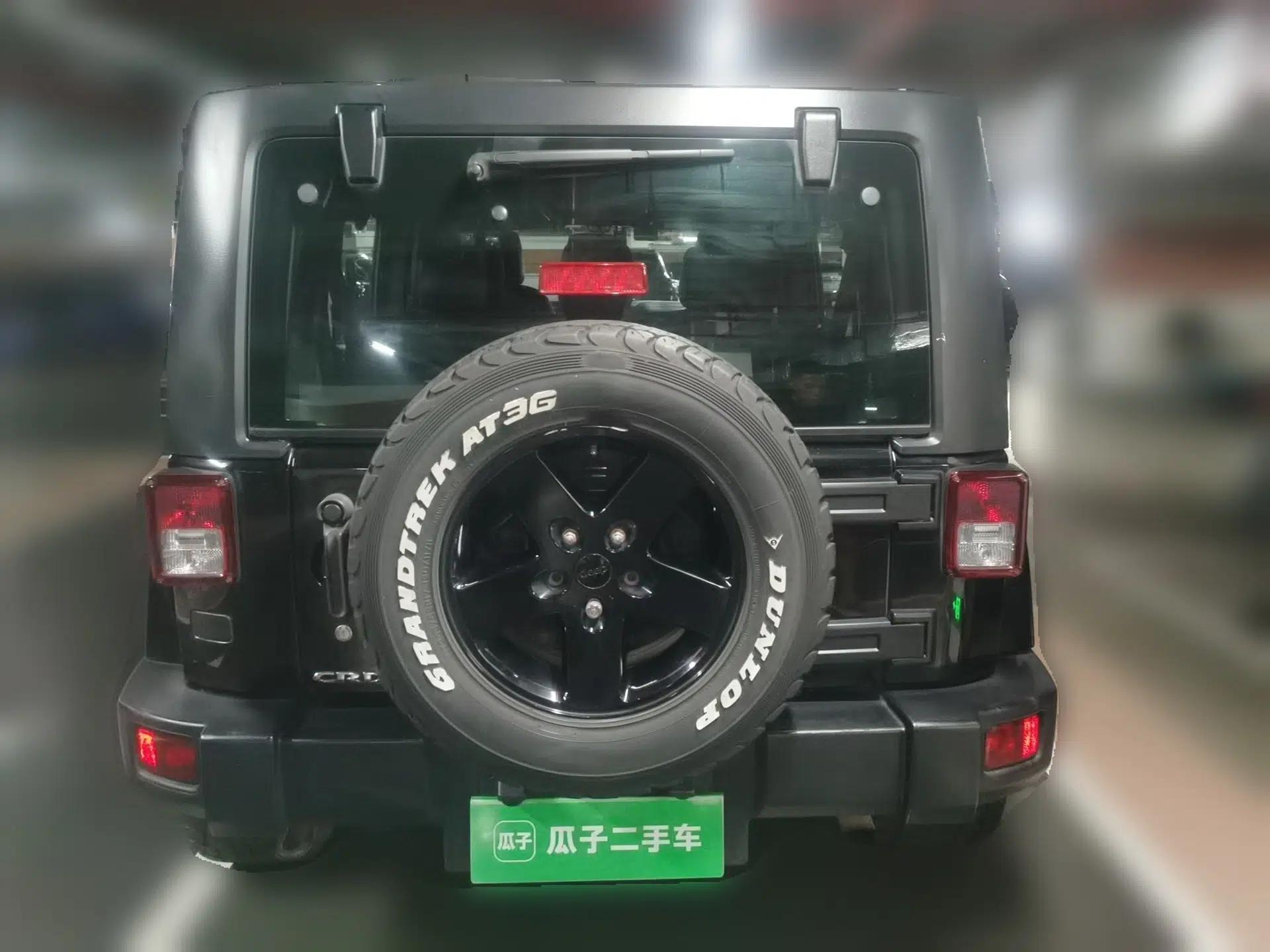 Jeep Wrangler 2015 2.8TD Sahara Four-Door Comfort Edition — миниатюра 5
