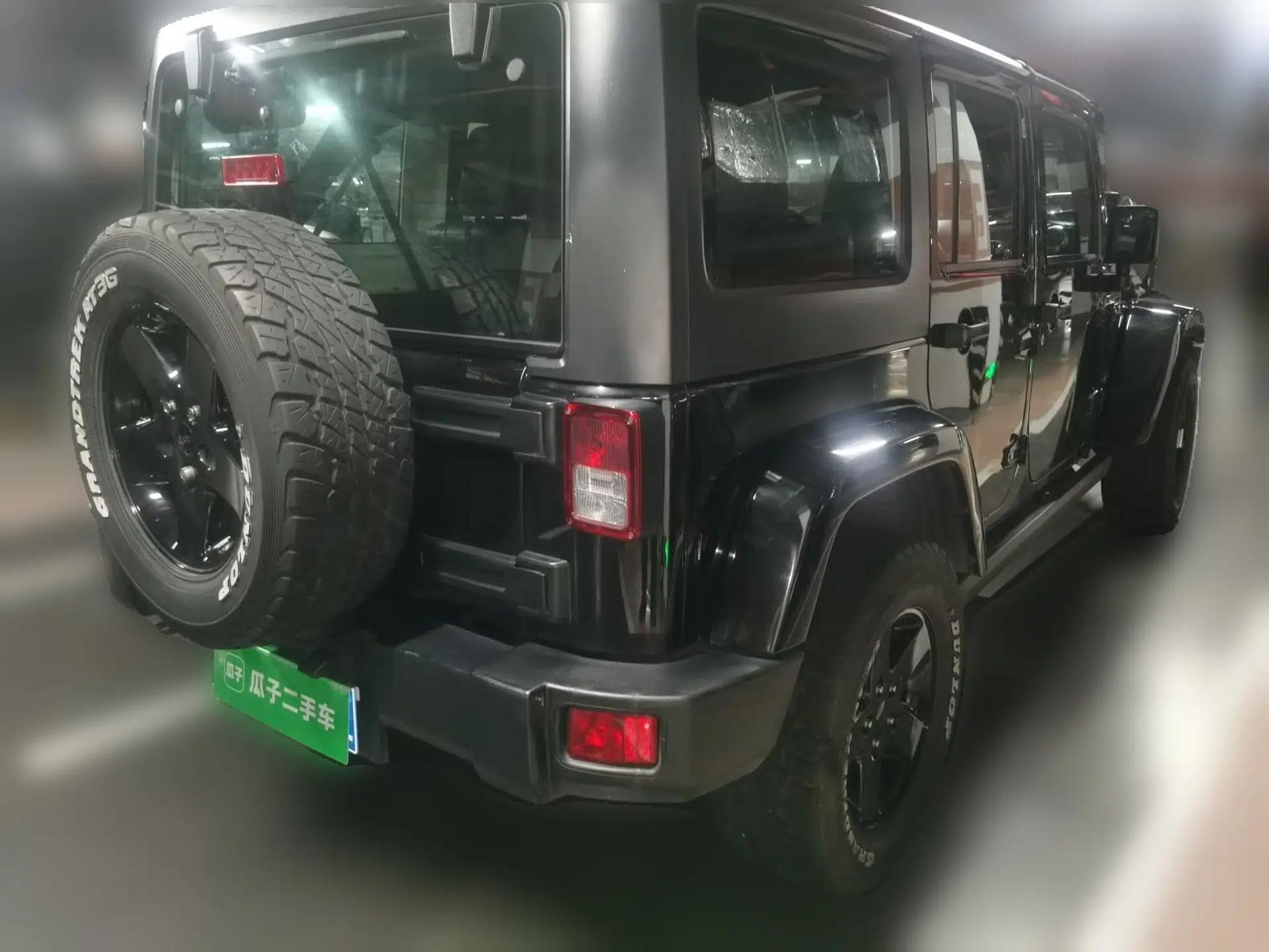 Jeep Wrangler 2015 2.8TD Sahara Four-Door Comfort Edition — миниатюра 6