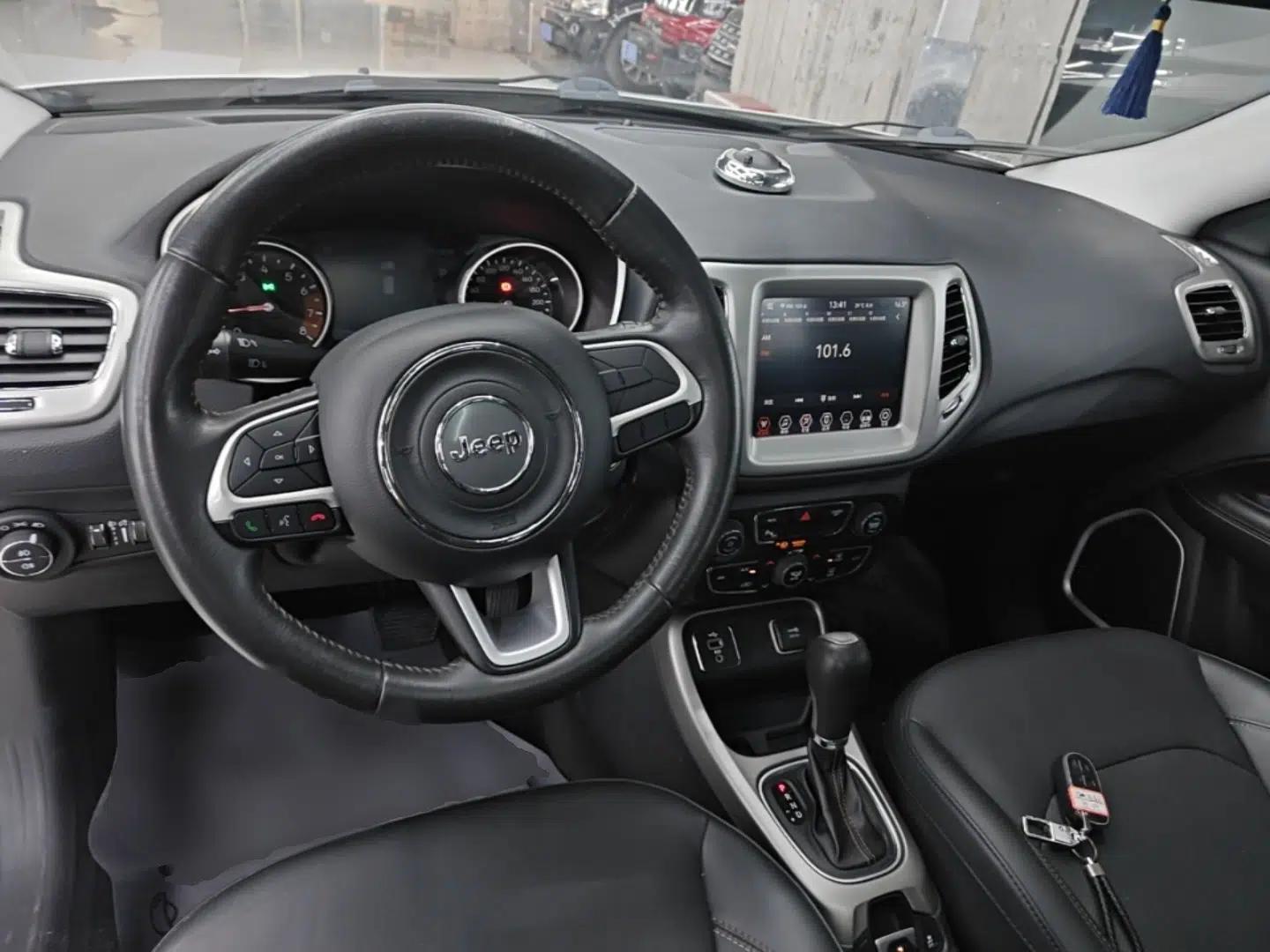Jeep Compass 2017 200T Automatic Family Edition — миниатюра 13