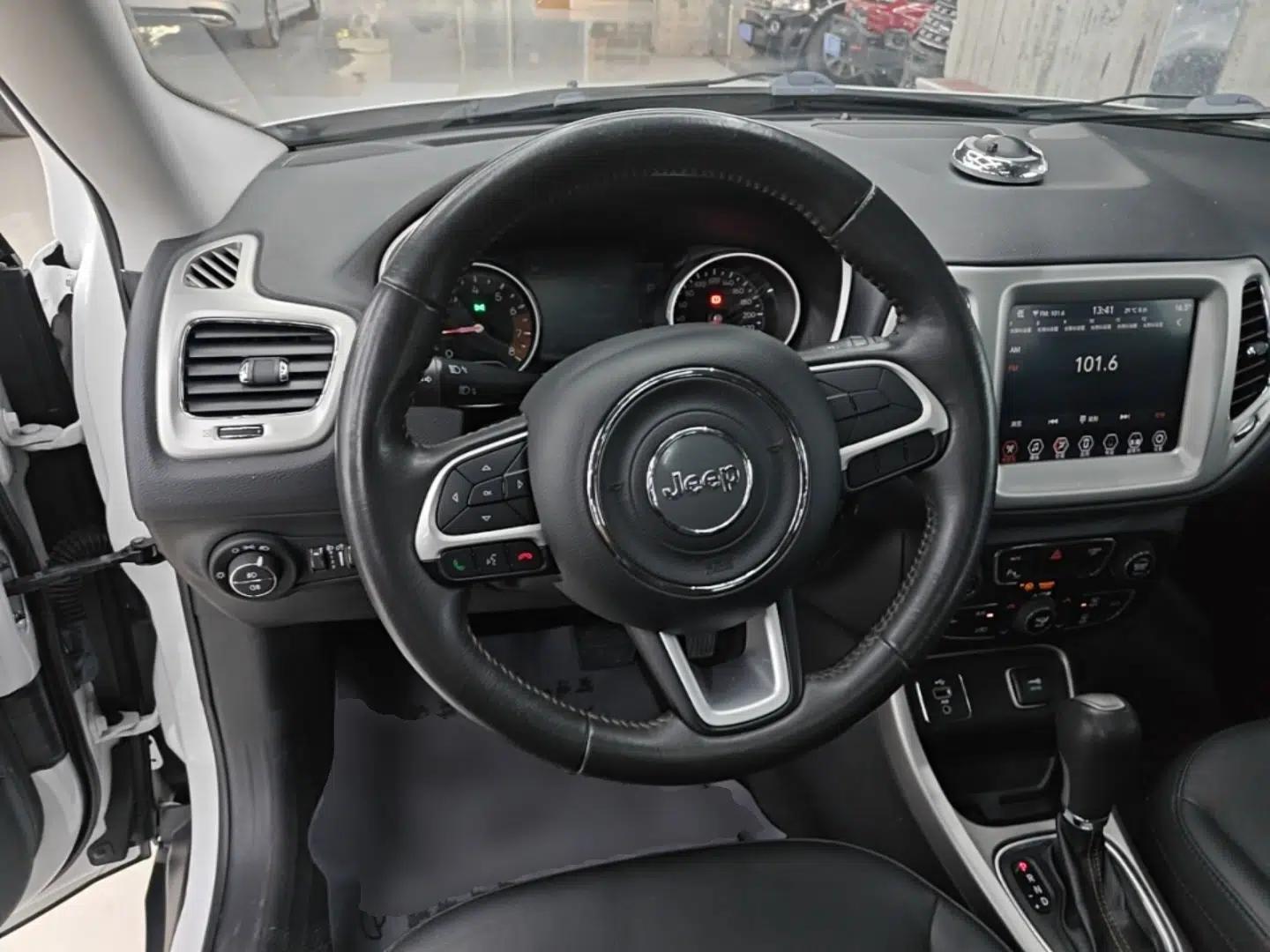 Jeep Compass 2017 200T Automatic Family Edition — миниатюра 14