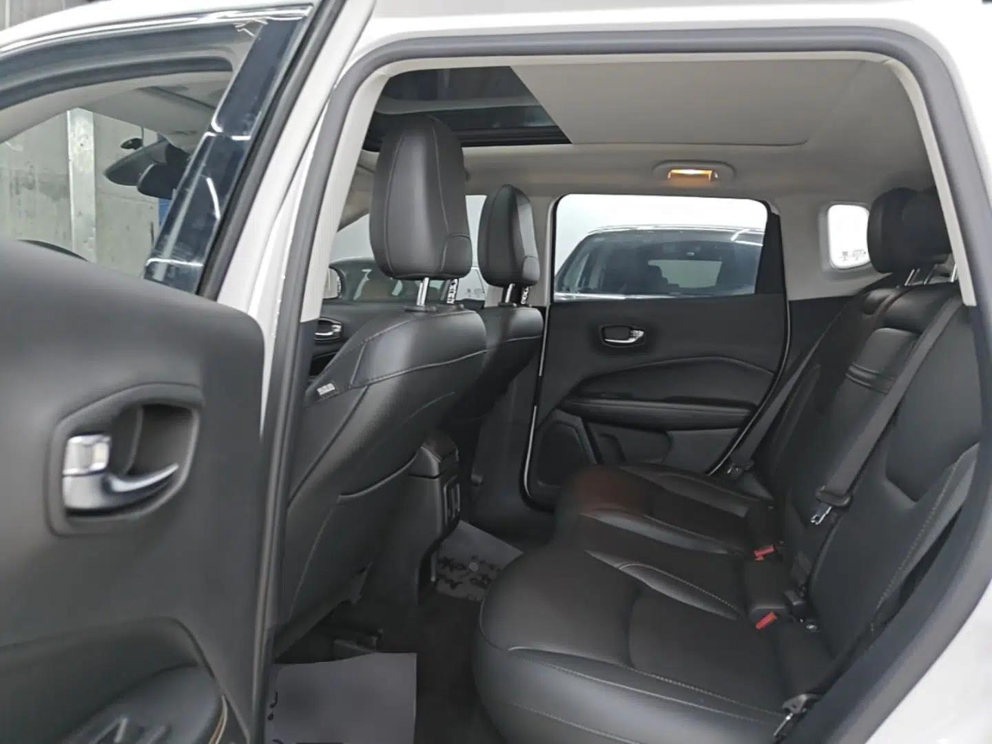 Jeep Compass 2017 200T Automatic Family Edition — миниатюра 20