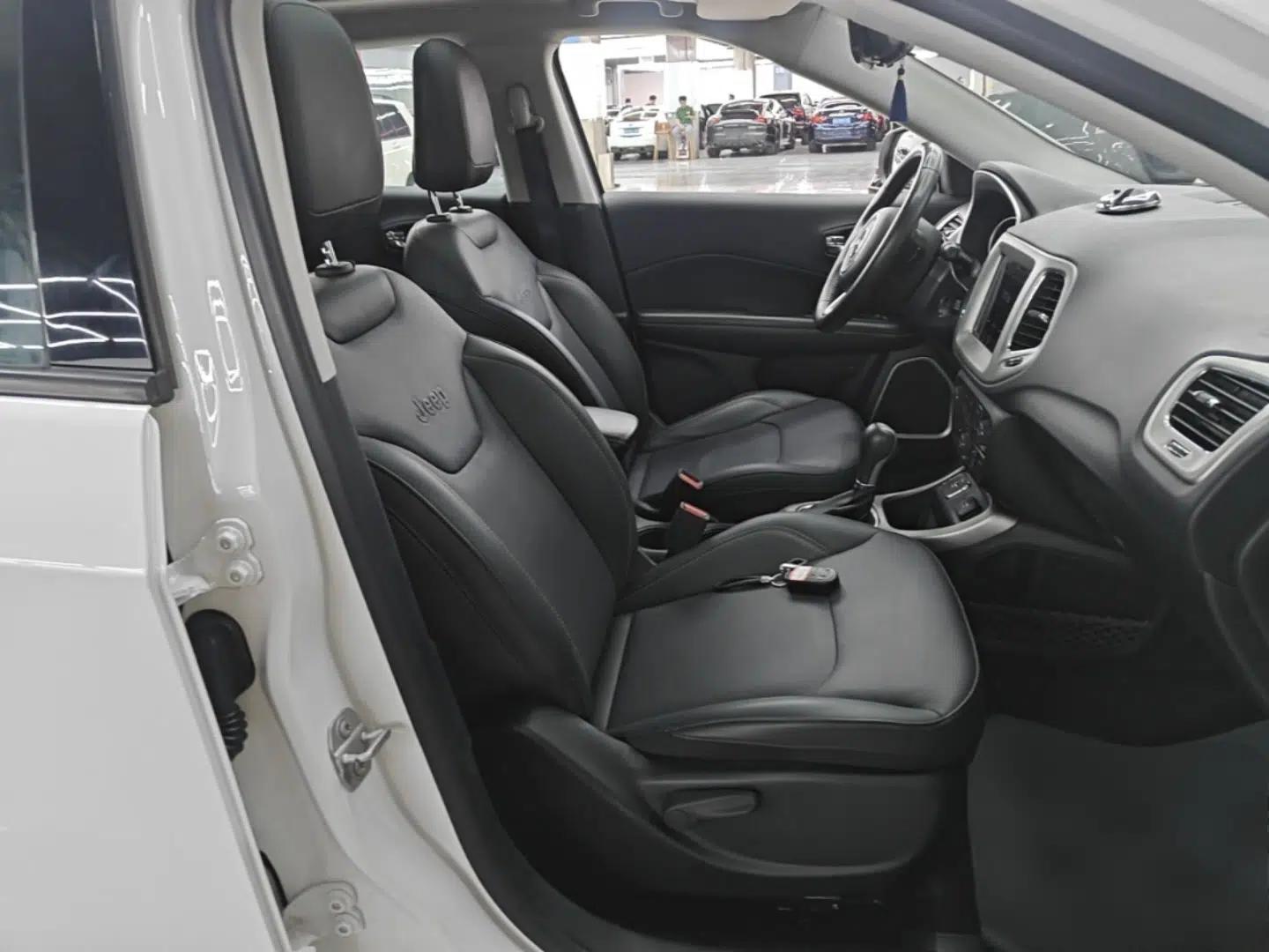 Jeep Compass 2017 200T Automatic Family Edition — миниатюра 23