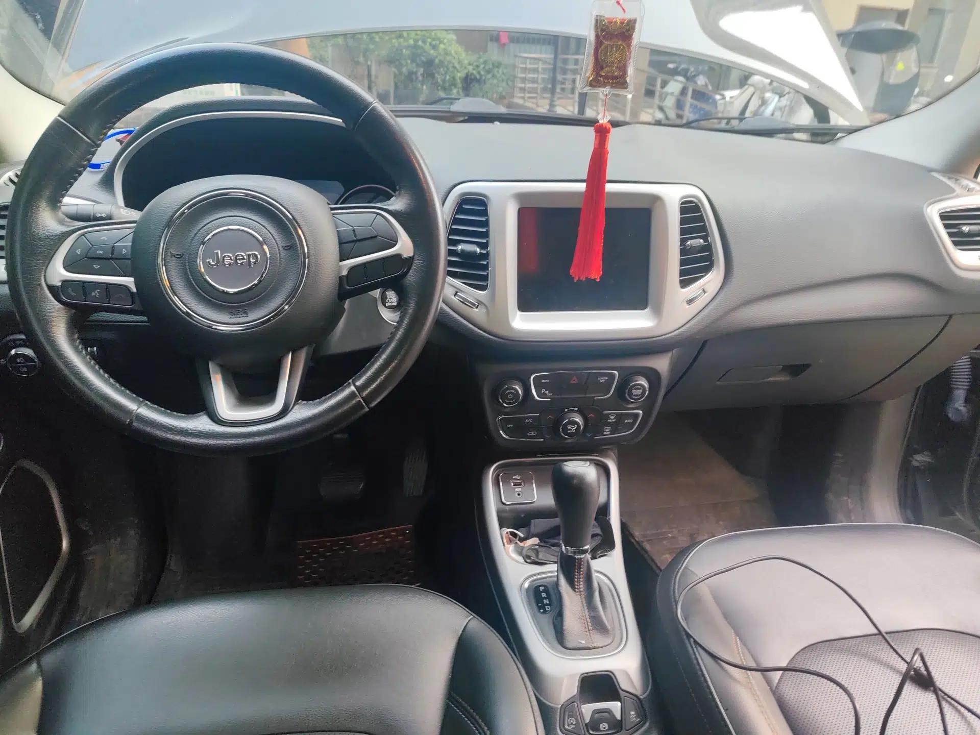 Jeep Compass 2017 200T Automatic Family Edition — миниатюра 18