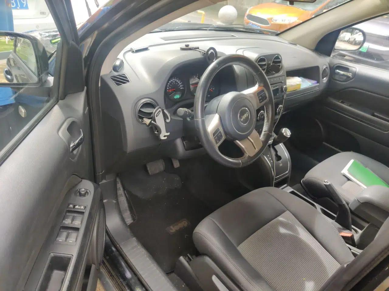 Jeep Compass 2012 2.4L four-wheel-drive sport version — миниатюра 17