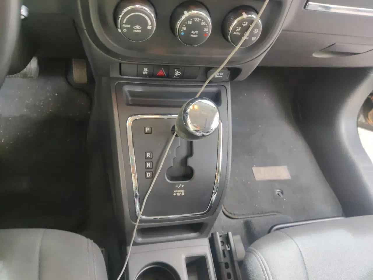 Jeep Compass 2012 2.4L four-wheel-drive sport version — миниатюра 9
