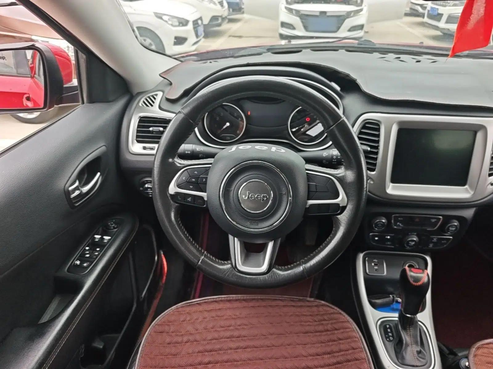 Jeep Compass 2017 200T Automatic Family Edition — миниатюра 14