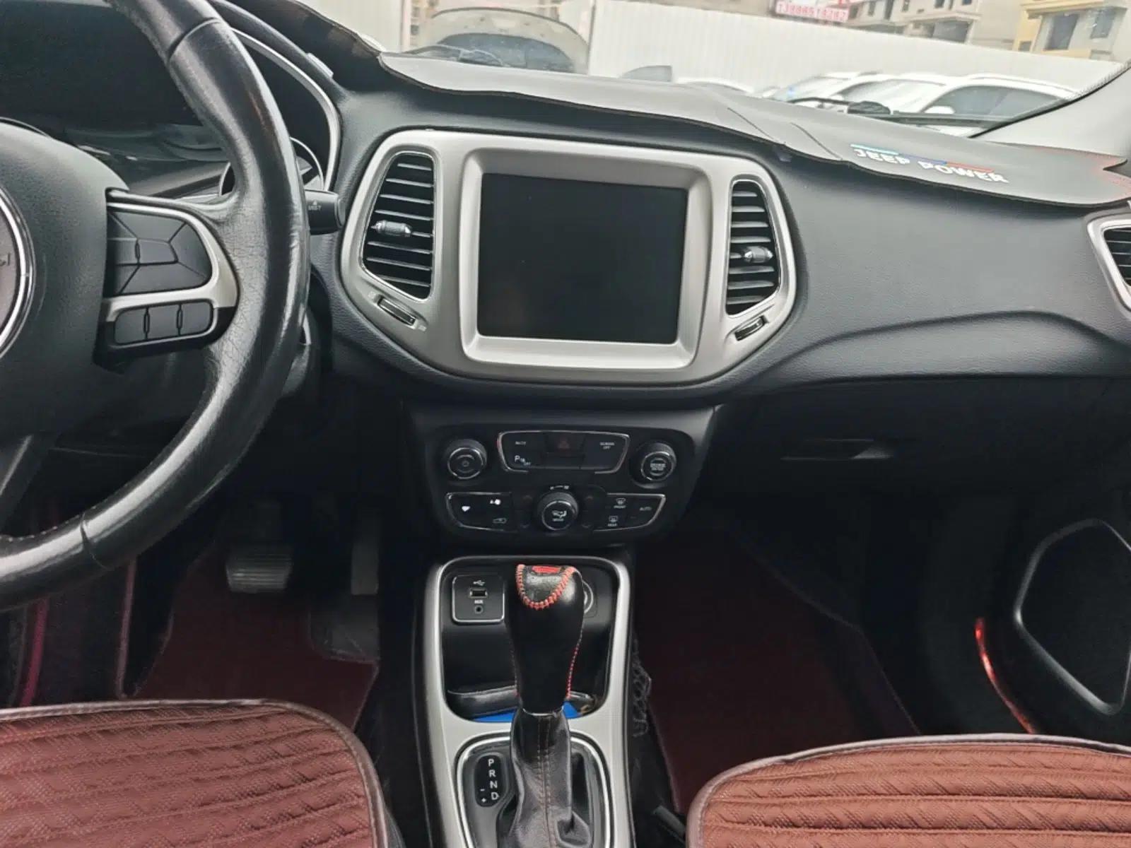 Jeep Compass 2017 200T Automatic Family Edition — миниатюра 16