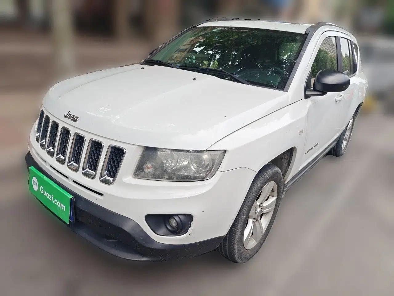 Jeep Compass 2013 2.0L two-wheel drive sport version — миниатюра 1