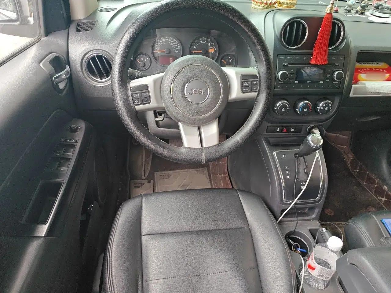 Jeep Compass 2013 2.0L two-wheel drive sport version — миниатюра 11