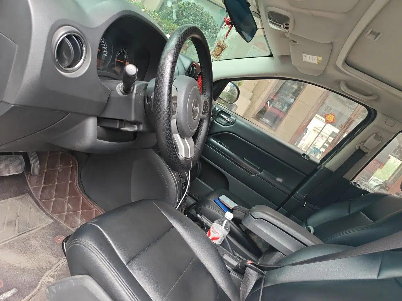Jeep Compass 2013 2.0L two-wheel drive sport version — миниатюра 16