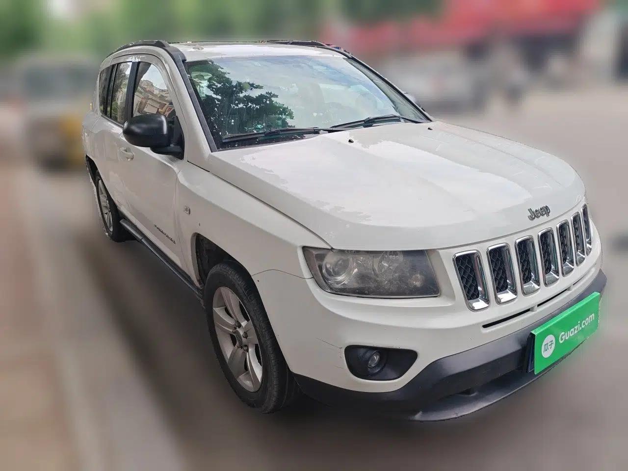Jeep Compass 2013 2.0L two-wheel drive sport version — миниатюра 3