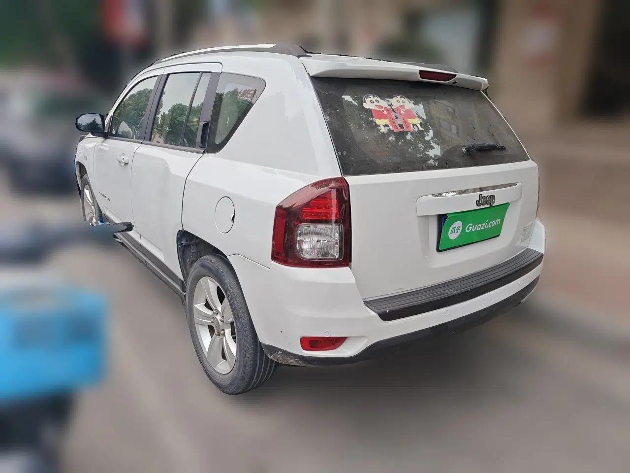 Jeep Compass 2013 2.0L two-wheel drive sport version — миниатюра 4