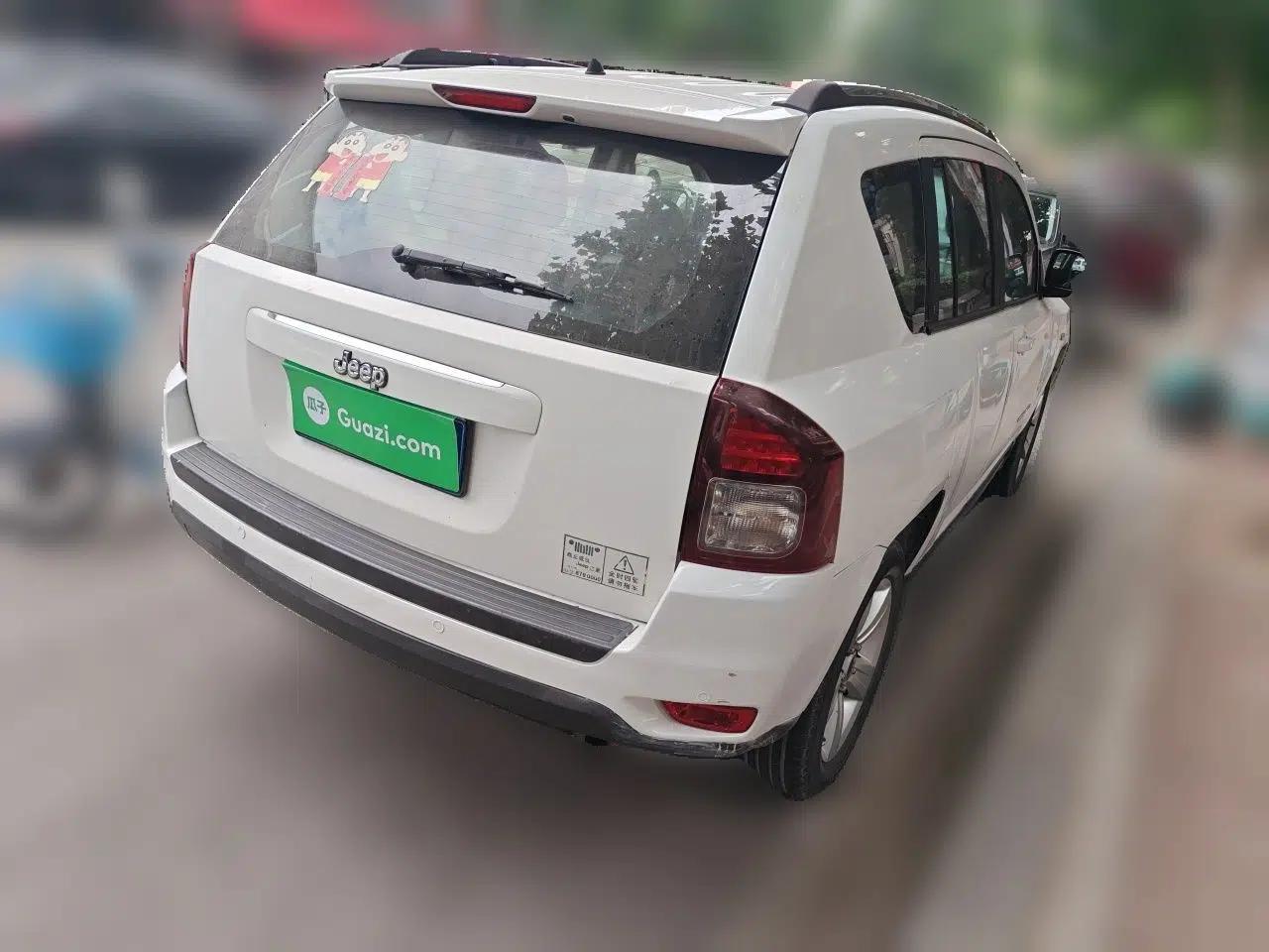 Jeep Compass 2013 2.0L two-wheel drive sport version — миниатюра 6