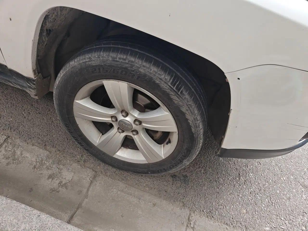 Jeep Compass 2013 2.0L two-wheel drive sport version — миниатюра 8