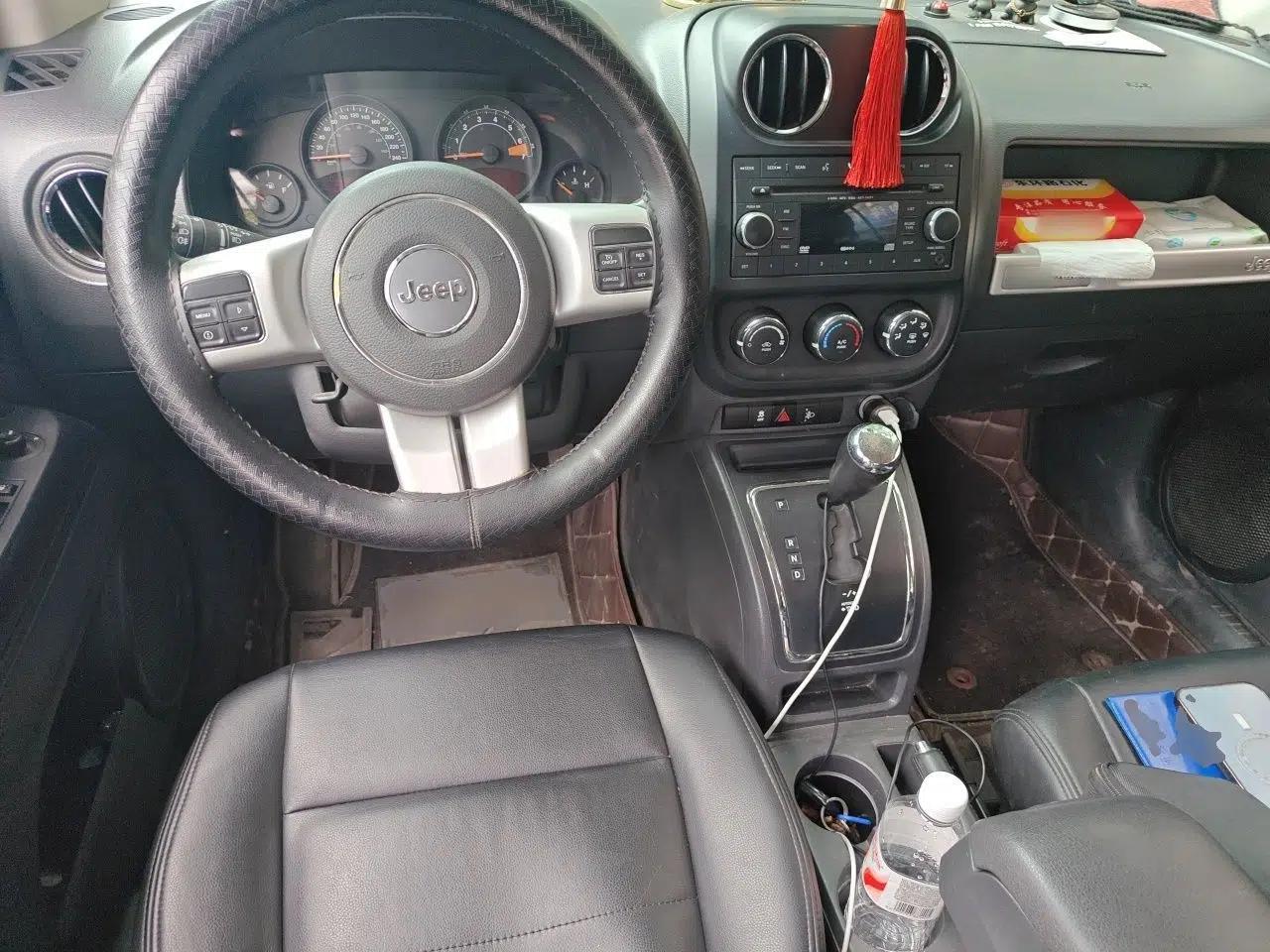 Jeep Compass 2013 2.0L two-wheel drive sport version — миниатюра 10