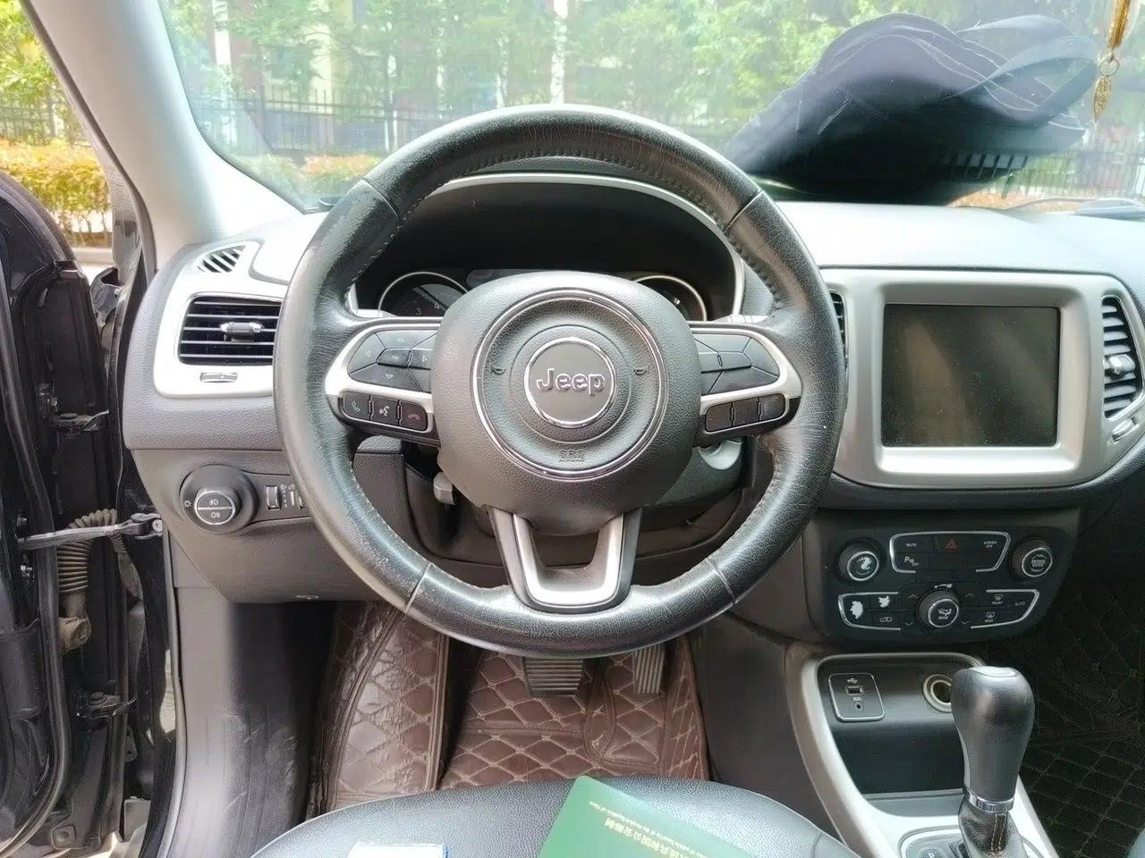 Jeep Compass 2017 200T Automatic Family Edition — миниатюра 11