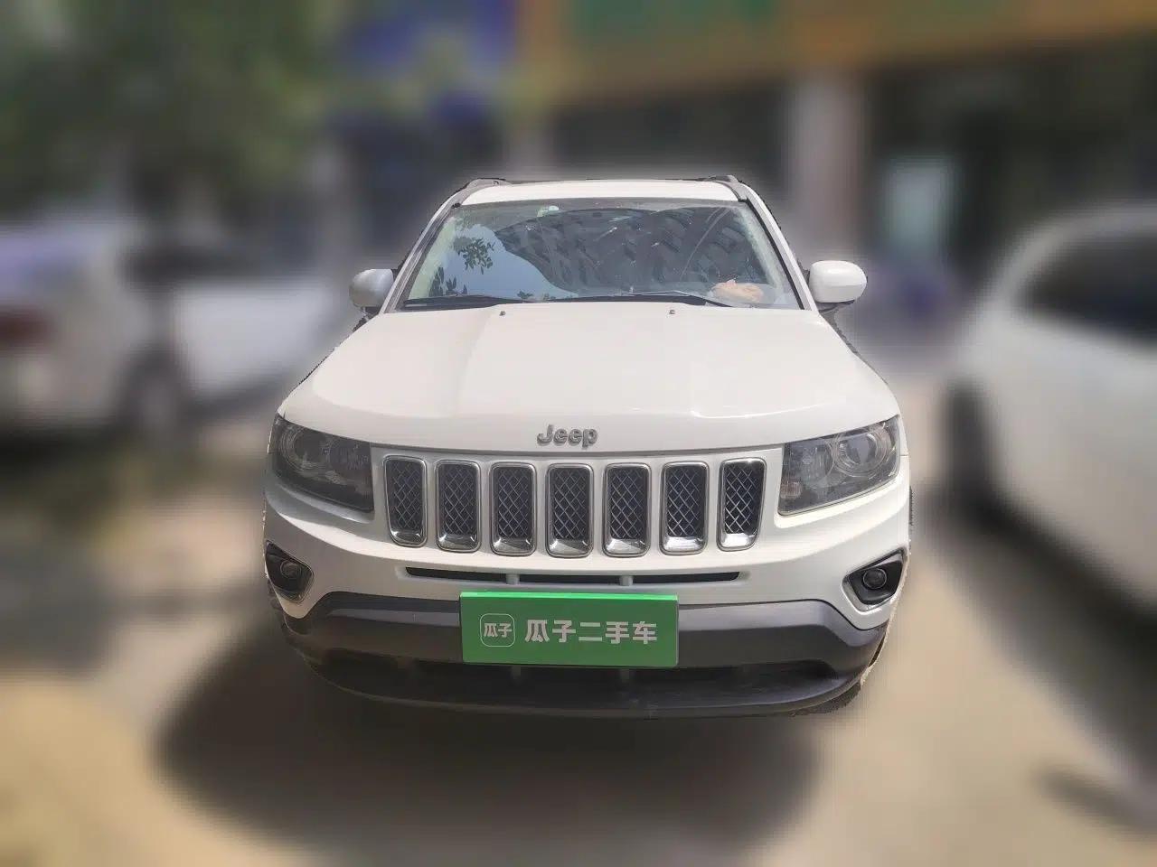 Jeep Compass 2014 Revised Version 2.0L Two-Wheel Drive Elite Edition — миниатюра 2