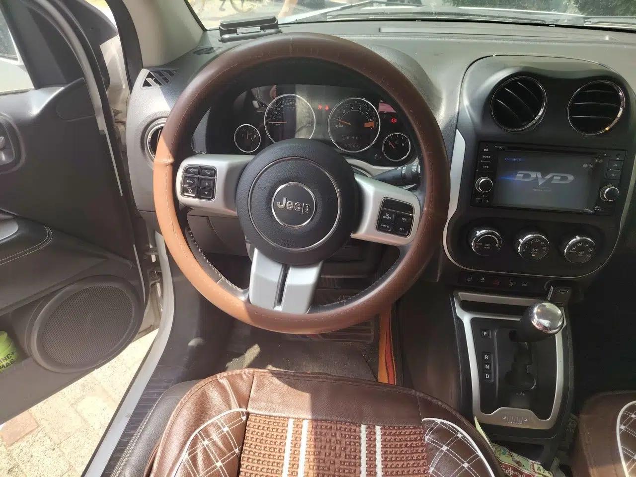 Jeep Compass 2014 Revised Version 2.0L Two-Wheel Drive Elite Edition — миниатюра 11
