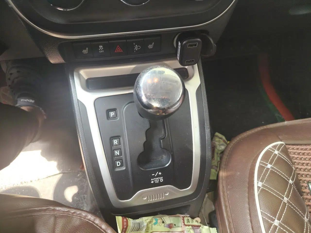 Jeep Compass 2014 Revised Version 2.0L Two-Wheel Drive Elite Edition — миниатюра 15