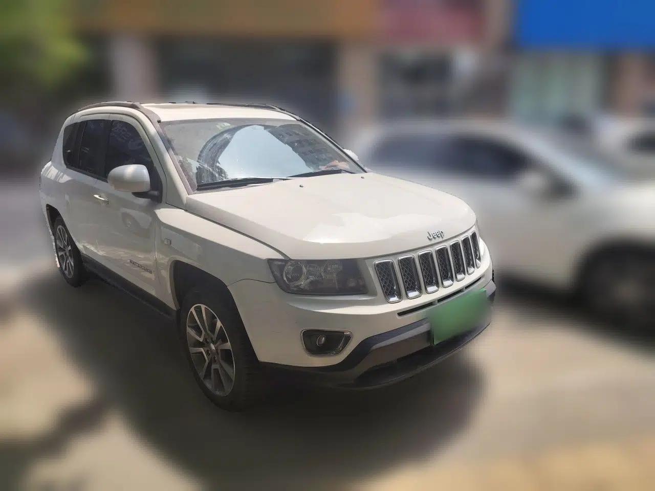 Jeep Compass 2014 Revised Version 2.0L Two-Wheel Drive Elite Edition — миниатюра 3