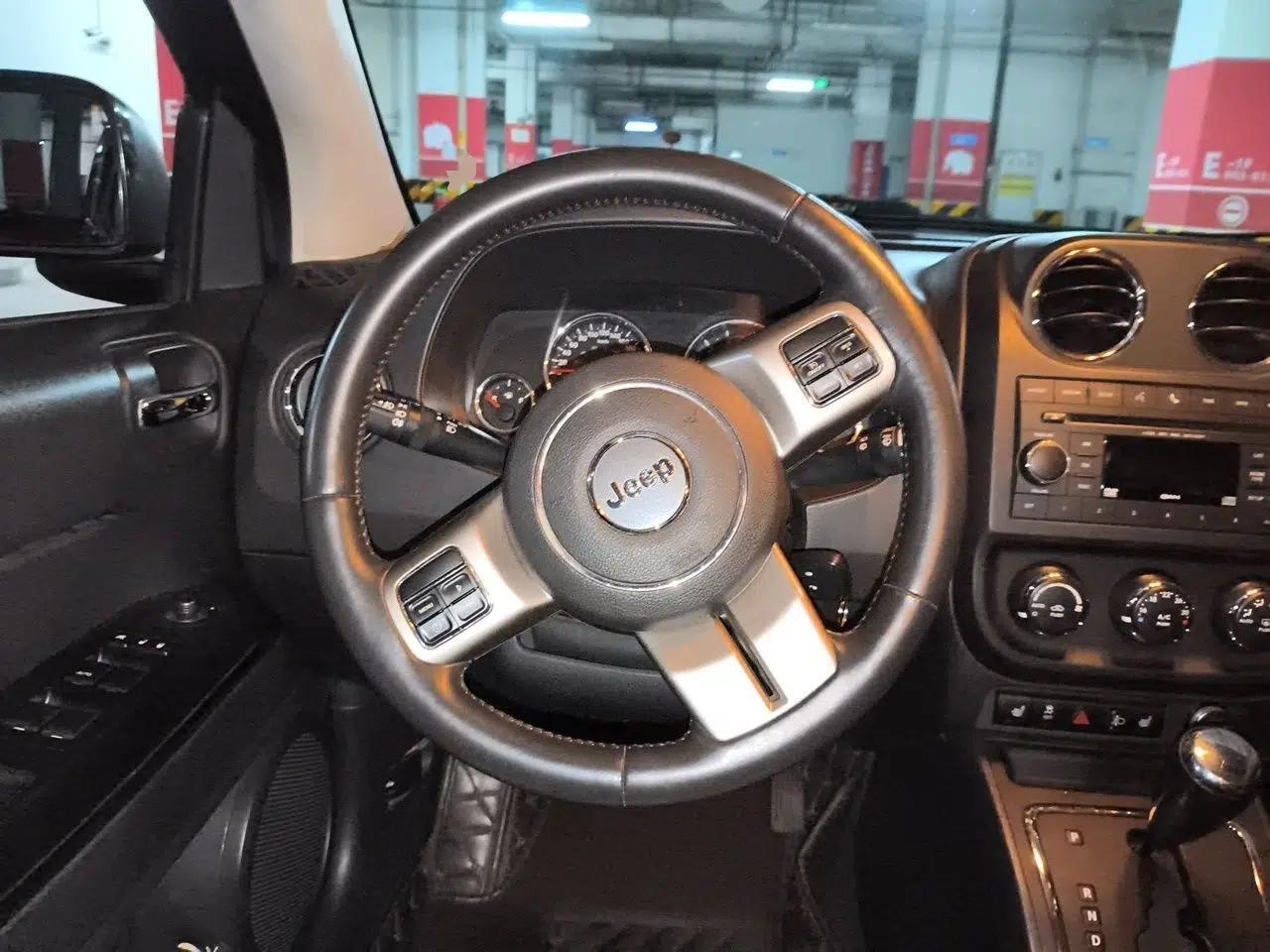 Jeep Compass 2013 2.4L four-wheel drive luxury version — миниатюра 11