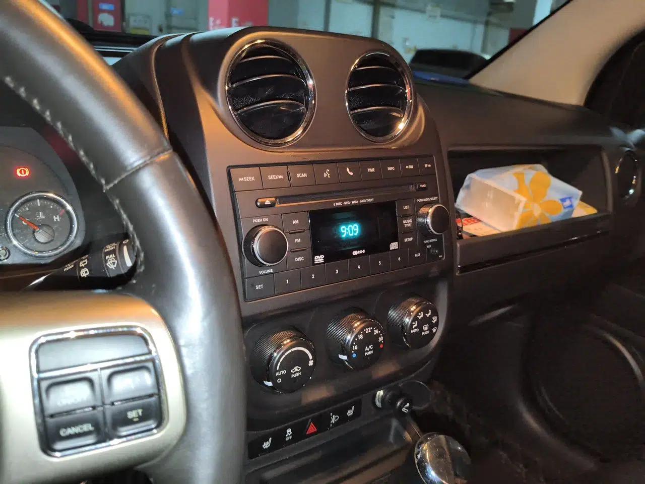 Jeep Compass 2013 2.4L four-wheel drive luxury version — миниатюра 14