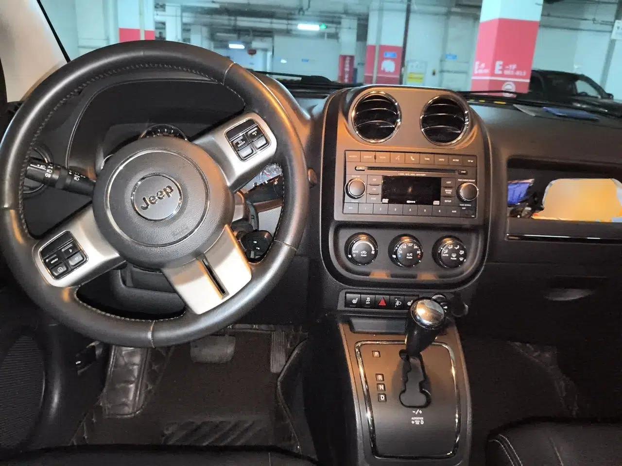 Jeep Compass 2013 2.4L four-wheel drive luxury version — миниатюра 10