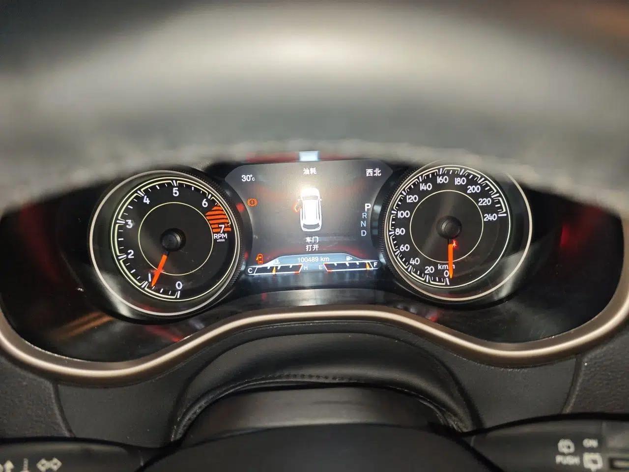 Jeep Cherokee 2016 2.4L Leading Edition — миниатюра 12