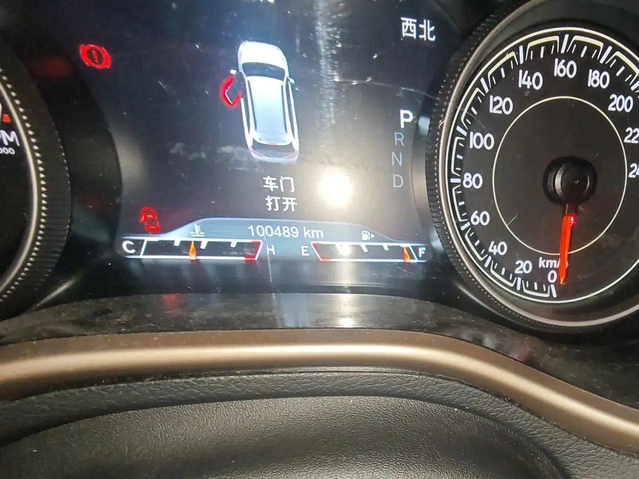 Jeep Cherokee 2016 2.4L Leading Edition — миниатюра 13