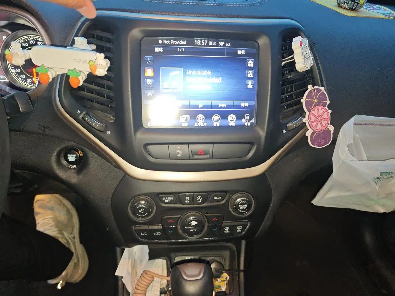 Jeep Cherokee 2016 2.4L Leading Edition — миниатюра 14