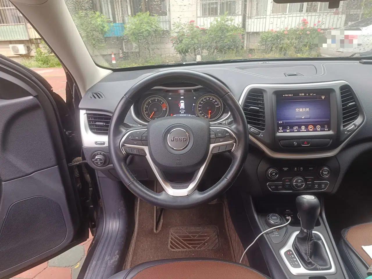 Jeep Cherokee 2016 2.4L Professional Smart Version — миниатюра 11