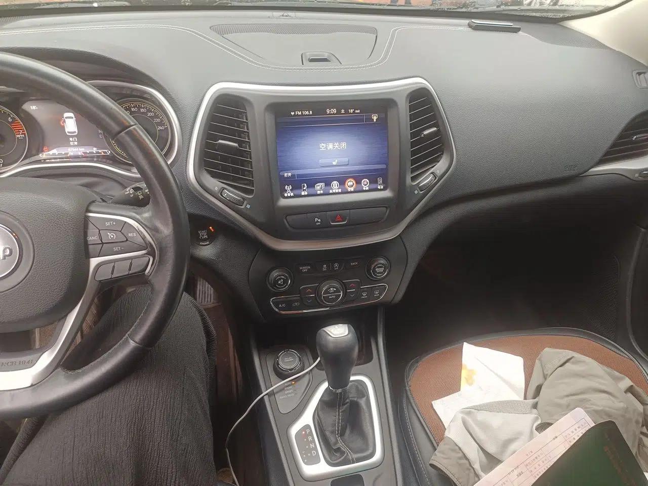 Jeep Cherokee 2016 2.4L Professional Smart Version — миниатюра 14