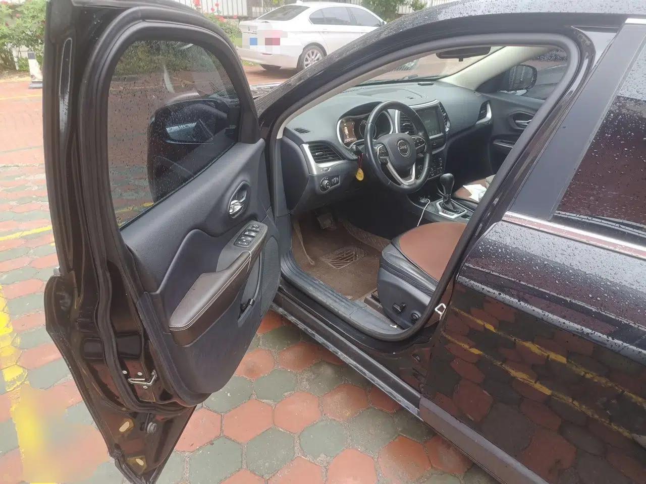 Jeep Cherokee 2016 2.4L Professional Smart Version — миниатюра 17