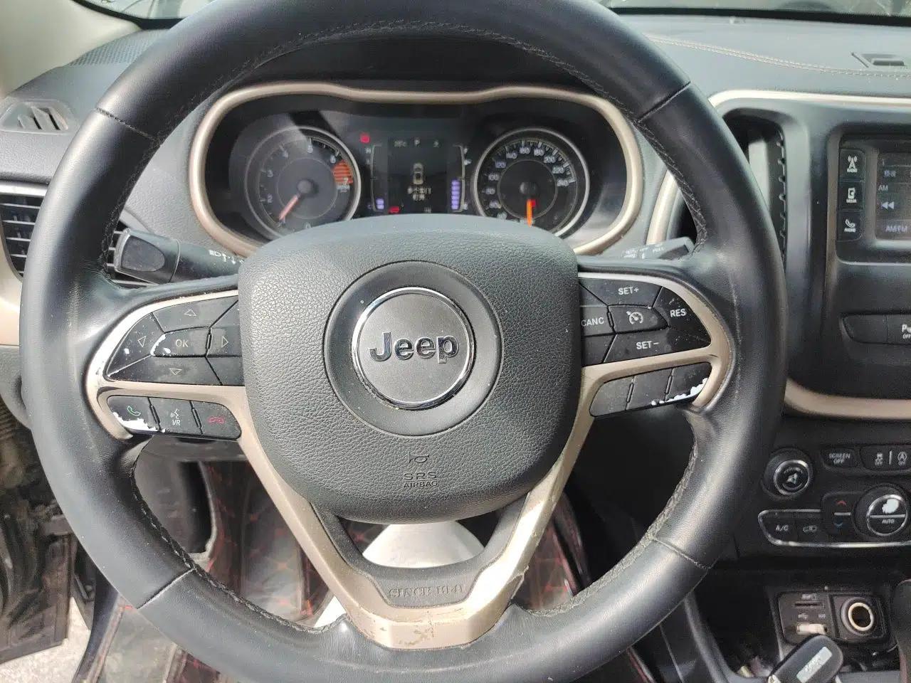 Jeep Cherokee 2016 2.4L Leading Edition — миниатюра 11