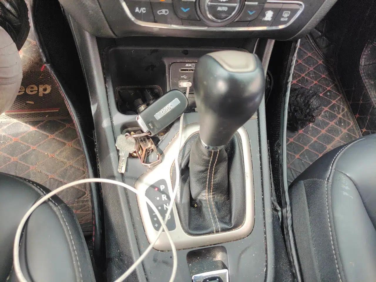 Jeep Cherokee 2016 2.4L Leading Edition — миниатюра 15