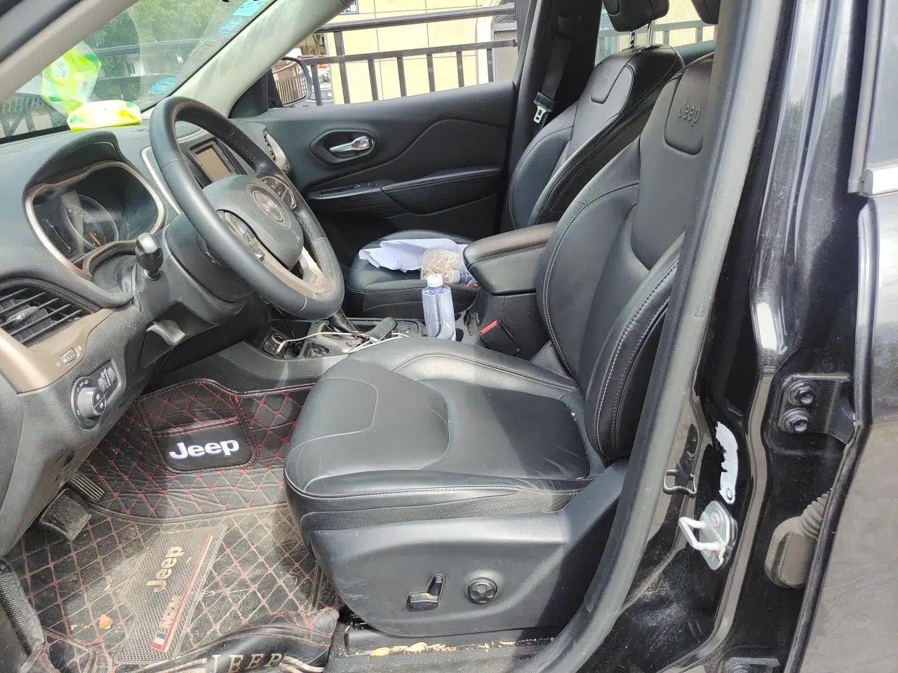 Jeep Cherokee 2016 2.4L Leading Edition — миниатюра 16