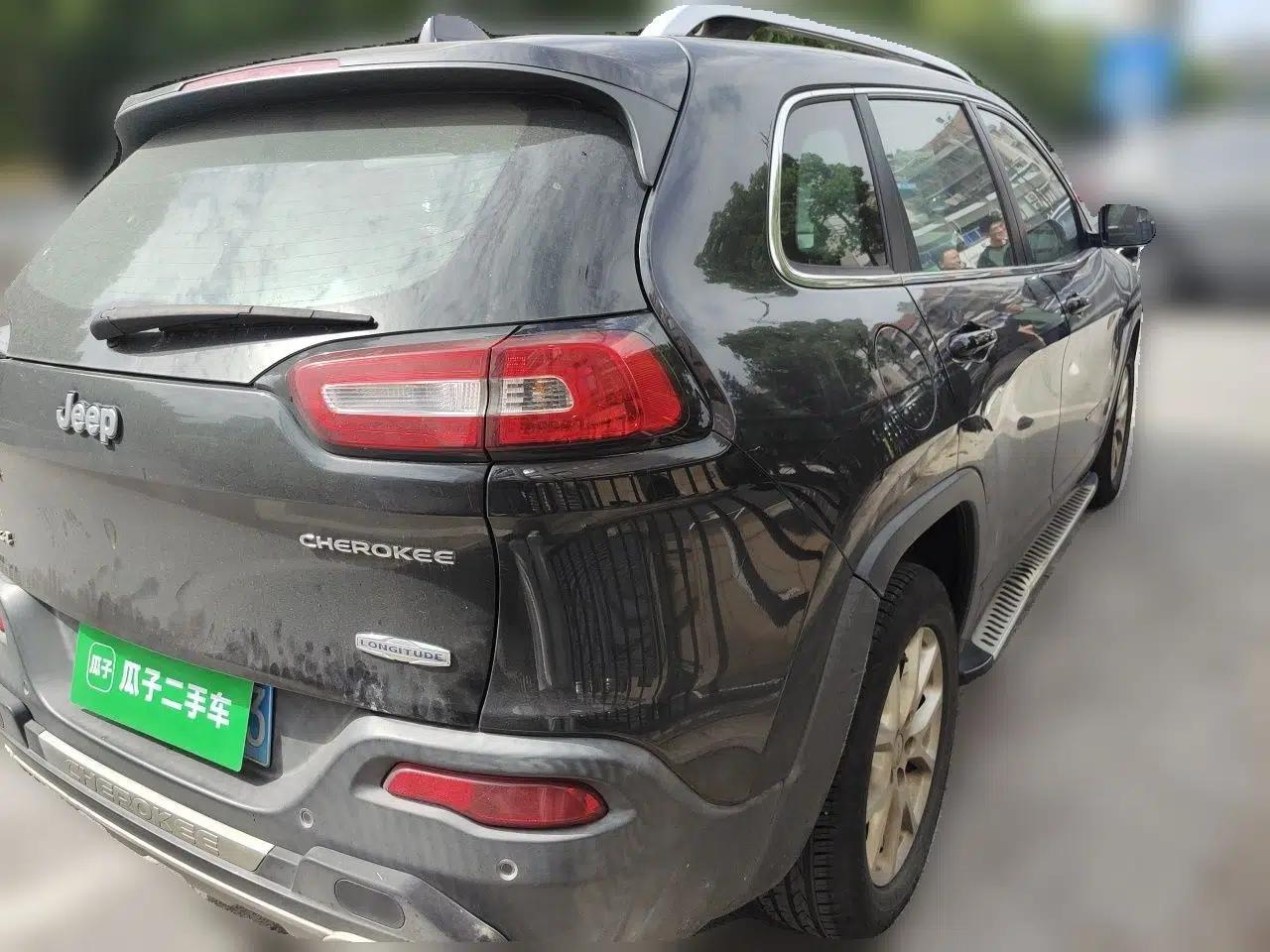 Jeep Cherokee 2016 2.4L Leading Edition — миниатюра 6