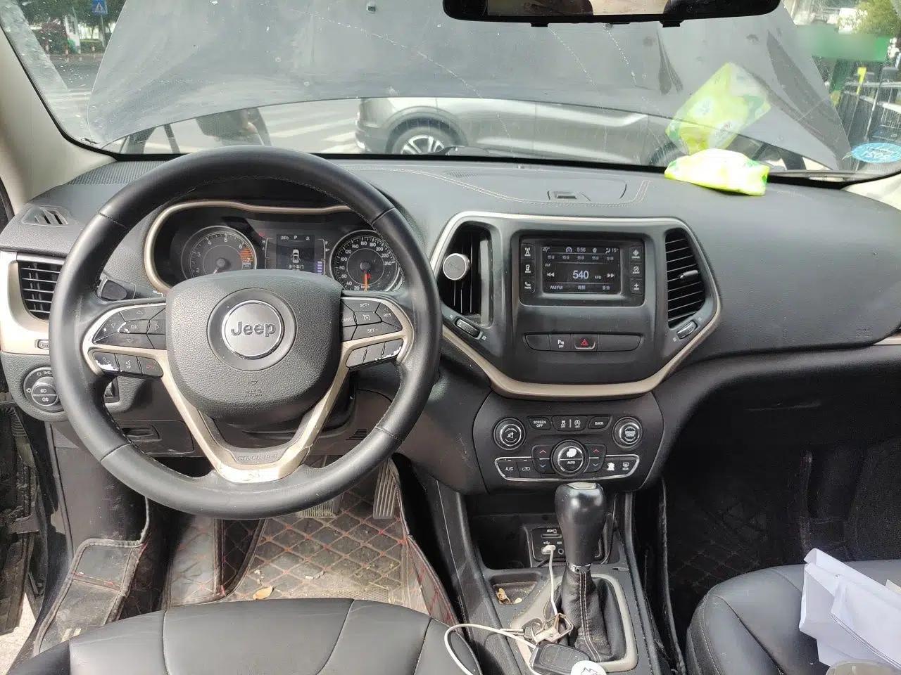 Jeep Cherokee 2016 2.4L Leading Edition — миниатюра 10