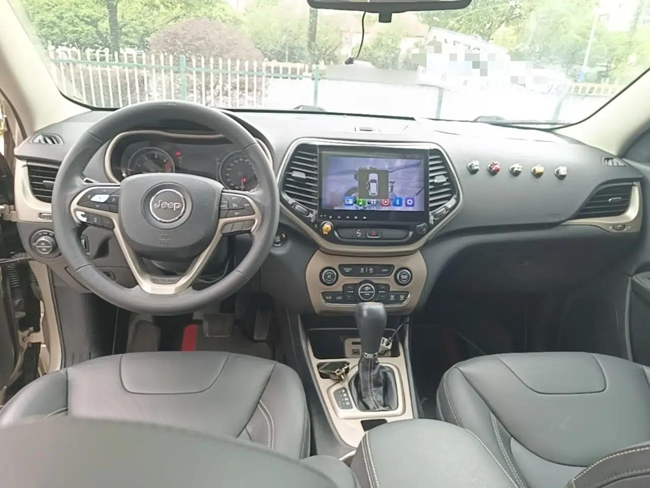 Jeep Cherokee 2016 2.4L Leading Edition — миниатюра 13