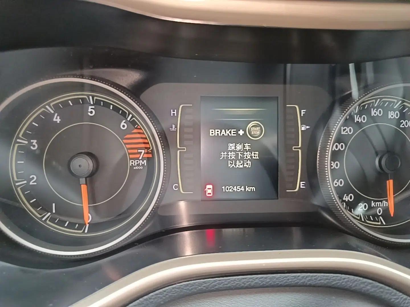 Jeep Cherokee 2016 2.4L Leading Edition — миниатюра 15