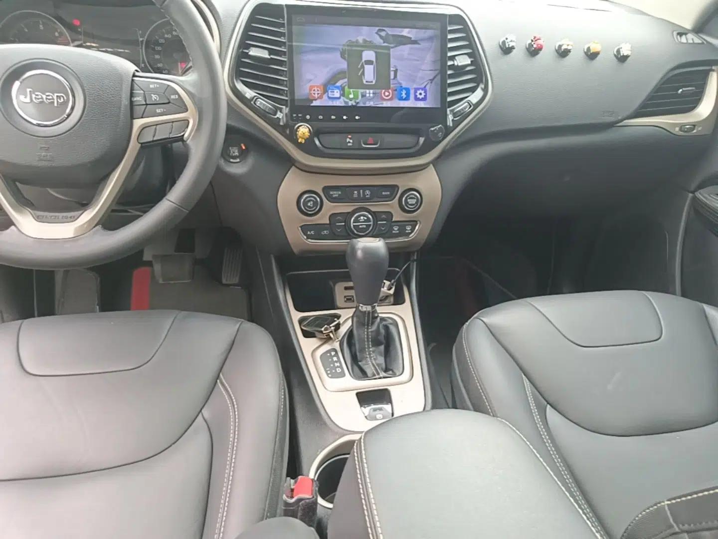 Jeep Cherokee 2016 2.4L Leading Edition — миниатюра 17