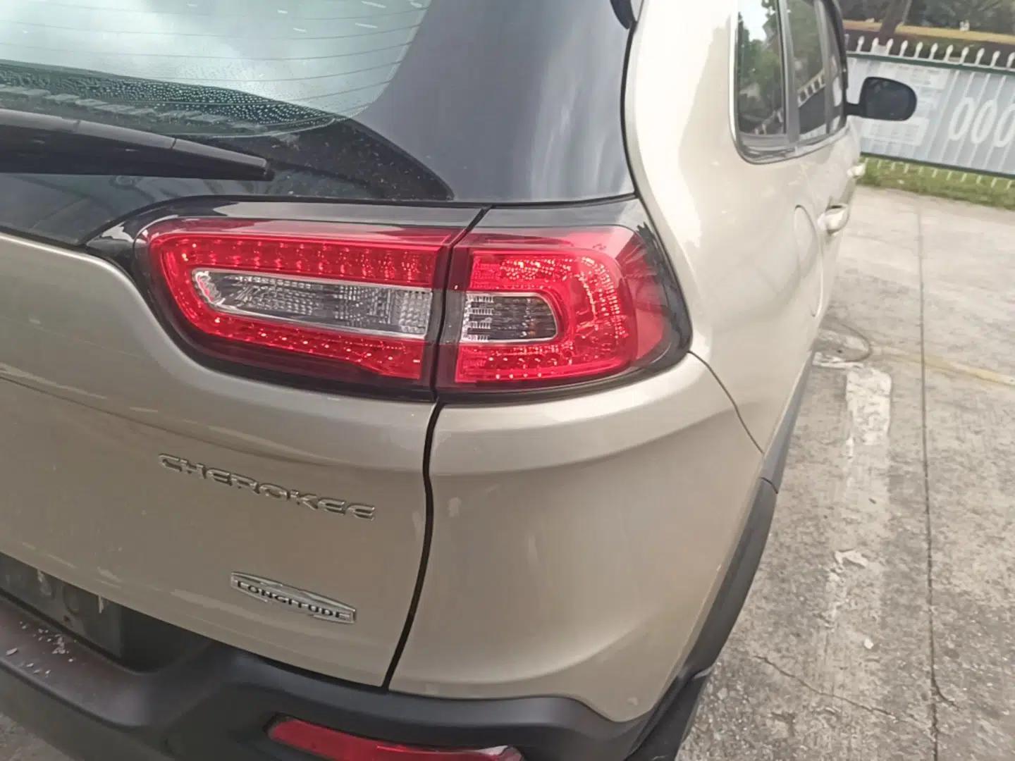 Jeep Cherokee 2016 2.4L Leading Edition — миниатюра 7