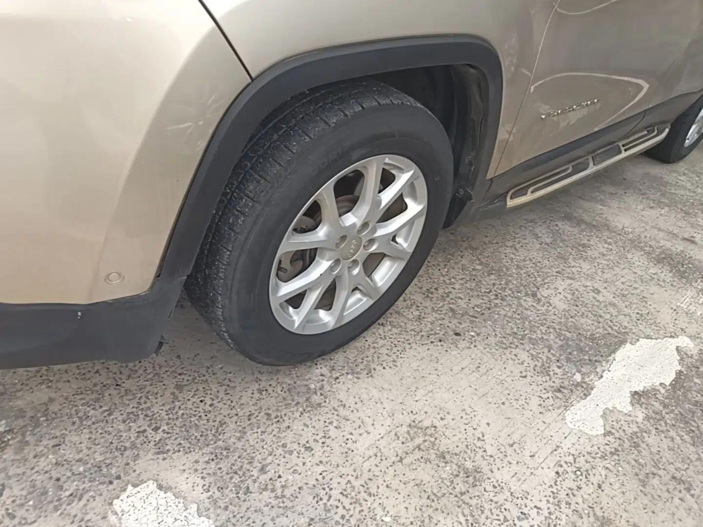 Jeep Cherokee 2016 2.4L Leading Edition — миниатюра 8