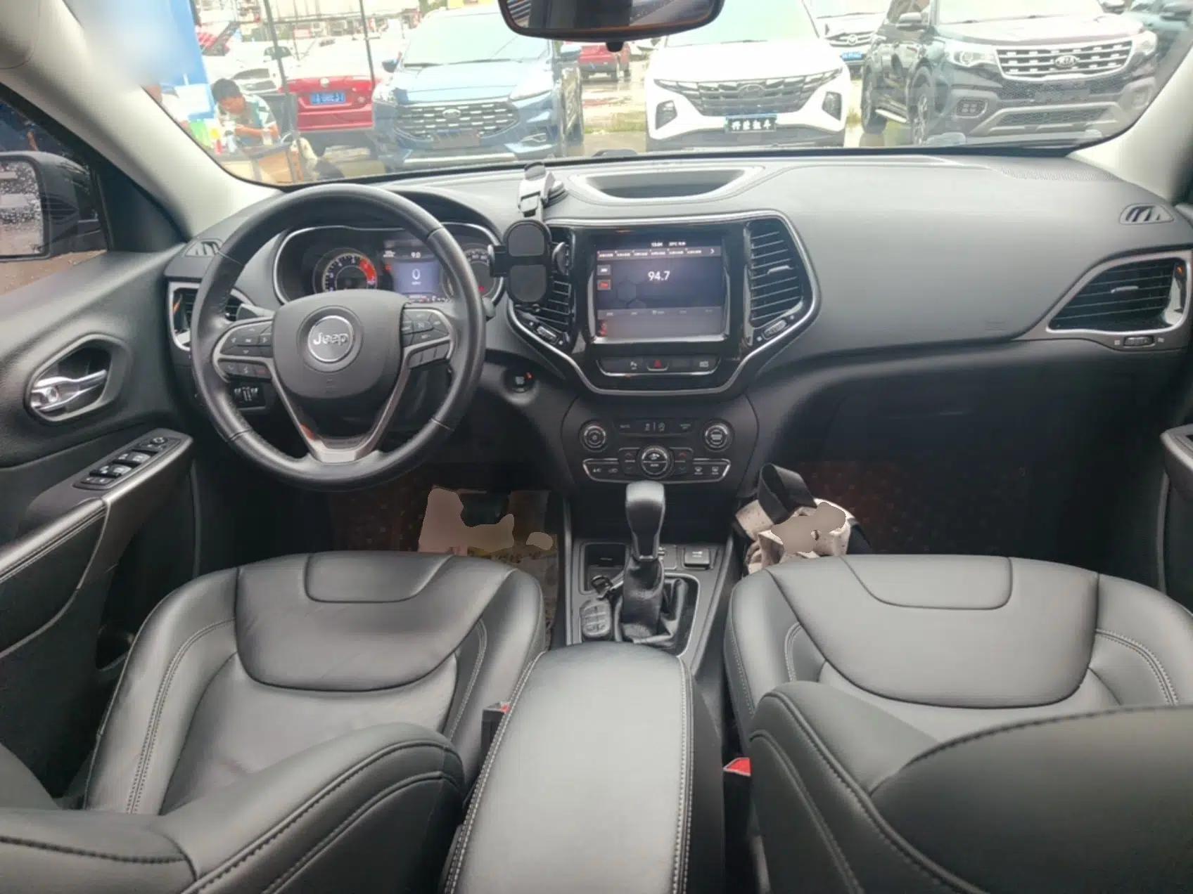 Jeep Cherokee 2019 2.0T Two-Wheel Drive Smart Enjoyment Version China V — миниатюра 13