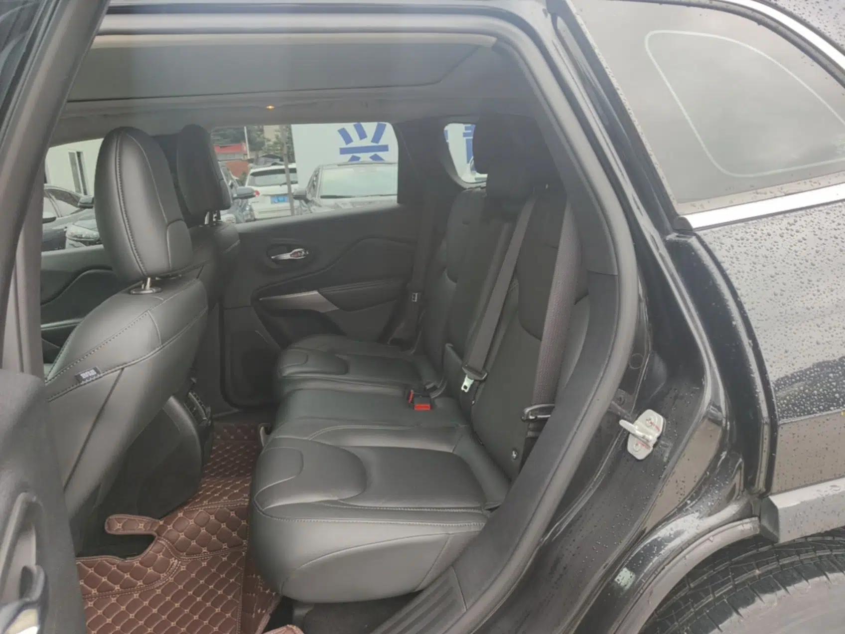 Jeep Cherokee 2019 2.0T Two-Wheel Drive Smart Enjoyment Version China V — миниатюра 20