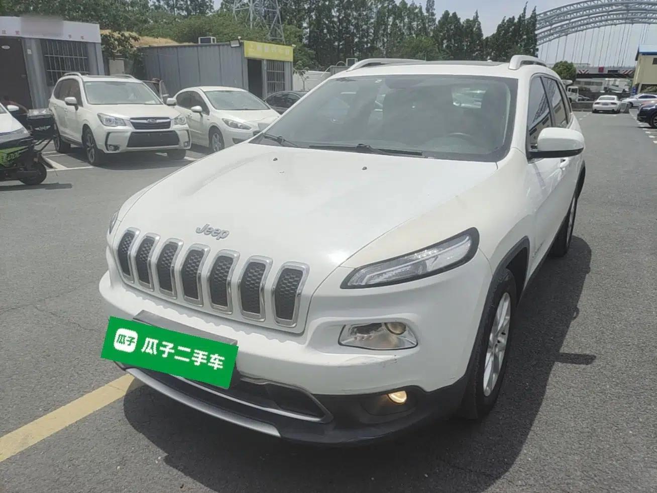 Jeep Cherokee 2017 2.0L Superior Edition — миниатюра 1