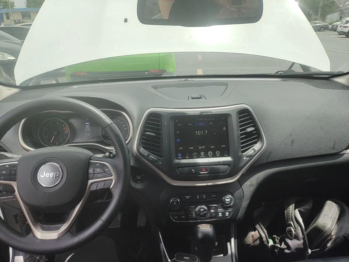 Jeep Cherokee 2017 2.0L Superior Edition — миниатюра 12