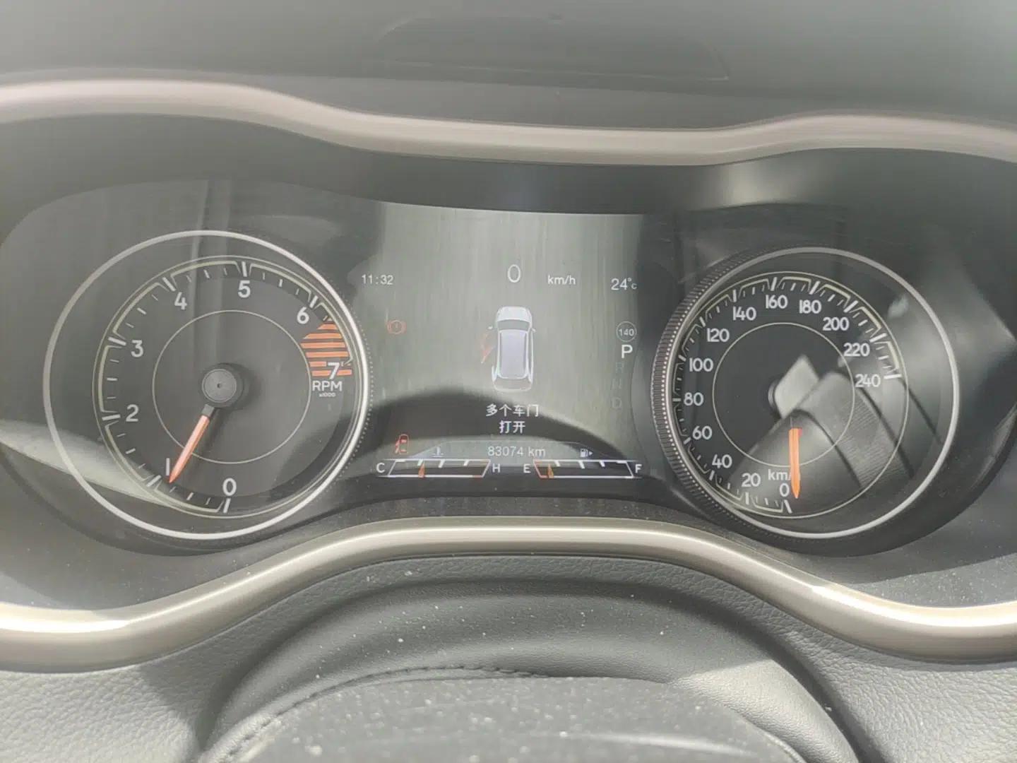 Jeep Cherokee 2017 2.0L Superior Edition — миниатюра 14