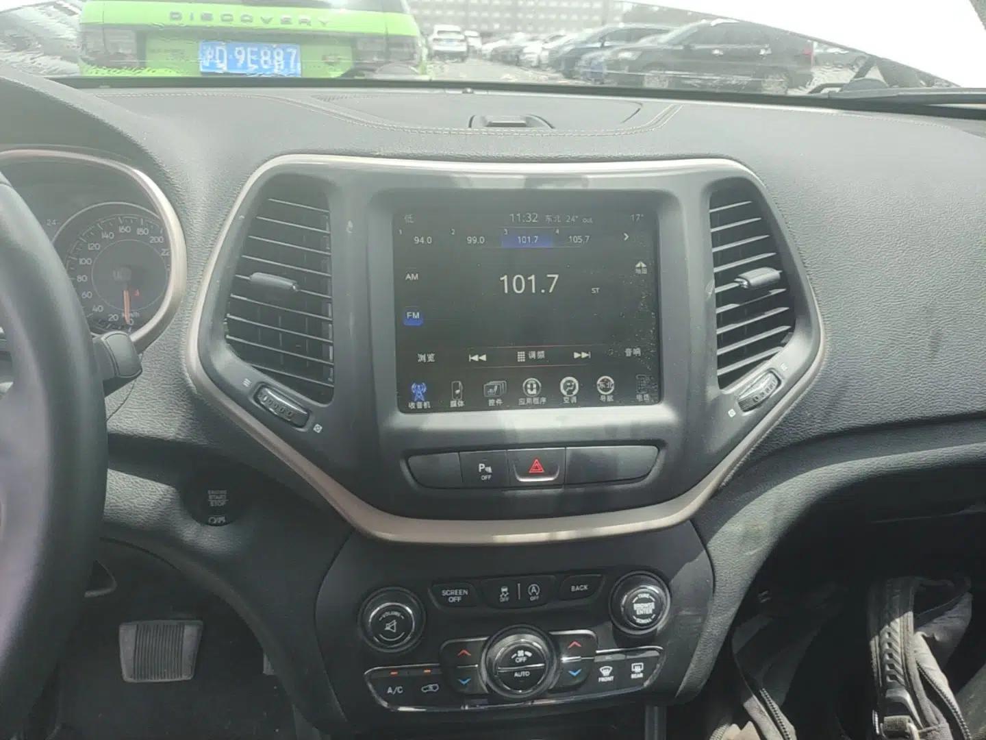Jeep Cherokee 2017 2.0L Superior Edition — миниатюра 15