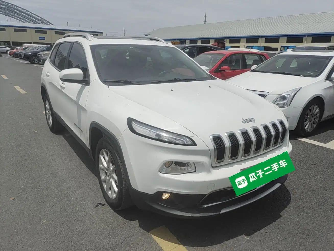 Jeep Cherokee 2017 2.0L Superior Edition — миниатюра 6